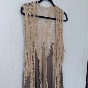 Macrame sleeveless carding/shawl